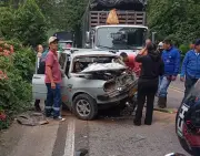 Conductor queda atrapado tras violento choque en vía Rionegro-El Playón en Santander