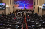 Congreso suspende sesión por primera vez en 15 años para conmemorar a víctimas del conflicto