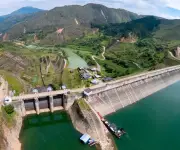 Demanda de energía eléctrica en Colombia crece 2,62% en 2025 mientras capacidad efectiva disminuye