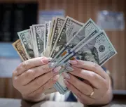 Dólar abre a la baja en Colombia ante expectativas de tasas de interés