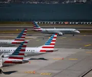 Donald Trump se opone a posible fusión entre United Airlines y American Airlines