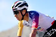 Egan Bernal atrapado en crisis de pasaportes: riesgo para su participación en el Giro de Italia