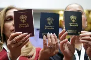 Fallas en sistema SITAC paralizan entrega de pasaportes colombianos en consulados del exterior