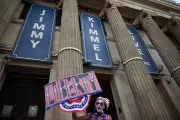 FCC revisará licencia de ABC por broma de Jimmy Kimmel a Melania Trump