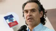 Federico Gutiérrez defiende a víctimas en polémica por libro del M-19