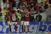 Flamengo sanciona a Jorge Carrascal con multa de un mes de salario tras expulsión en clásico
