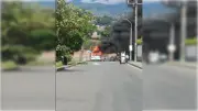Incendio de bus cerca al Batallón Pichincha en Cali; verifican cilindro explosivo