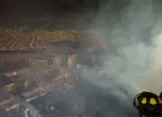 Incendio en Medellín consume 10 viviendas y un local comercial