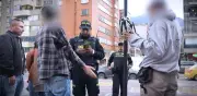 Infractores sorprendidos con drogas y licor en Parque de los Hippies compensan con limpieza