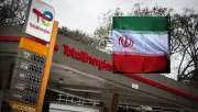 Irán reabre el estrecho de Ormuz tras acuerdo con EE.UU. y el petróleo cae en picada