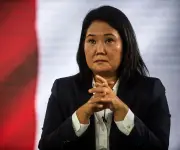 Keiko Fujimori lidera encuestas presidenciales en Perú mientras se define el segundo lugar