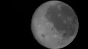 La tripulación de la misión Artemis II de la NASA sobrevuela la Luna en preparación para el regreso humano