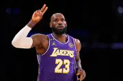 LeBron James lidera a los Lakers a victoria clave sobre Rockets y pone la serie 2-0