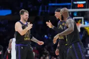Luka Dončić firma racha histórica mientras Lakers dominan la NBA