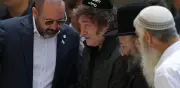 Milei inicia visita a Israel con emotiva oración en el Muro de las Lamentaciones