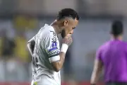 Neymar explica gesto polémico tras derrota del Santos y presión por descenso