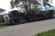 Nuevo accidente en peaje Casablanca: camión se volca en mismo punto de tragedia familiar