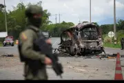 Nuevos ataques en Valle del Cauca: bus escolar y subestación de Policía