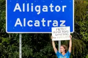 Organizaciones ambientalistas exigen a corte estadounidense cerrar centro de detención Alligator Alcatraz