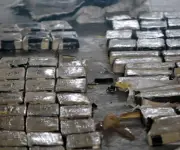 Panamá decomisa 999 paquetes de droga con destino a Perú en operativo portuario