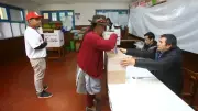 Perú extiende jornada electoral por retrasos logísticos: más de 63.000 ciudadanos sin votar