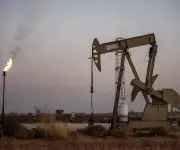 Petróleo se desploma bajo US$100 tras acuerdo de alto el fuego entre EE.UU. e Irán