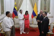 Petro se reúne con Delcy Rodríguez en Caracas en histórica visita