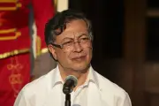 Petro vincula explosivos de atentado en Cauca con Ecuador y pide investigación