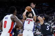 Pistons igualan serie ante Magic con victoria contundente en casa