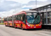 Pánico en Transmilenio por violento robo con cuchillos dentro de bus en Bogotá