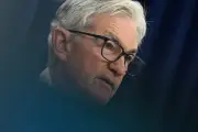 Powell seguirá en la Fed tras su mandato con bajo perfil, generando tensiones