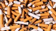 Reino Unido aprueba ley que prohíbe venta de cigarrillos a nacidos después de 2008