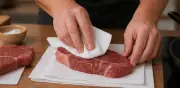 Secar la carne antes de cocinarla: el truco científico para un dorado perfecto
