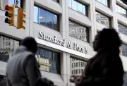 S&P rebaja calificación crediticia de Colombia por desequilibrios fiscales y alto endeudamiento