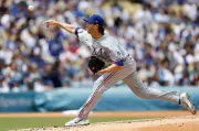 Texas Rangers derrotan a Dodgers evitando barrida con sólida actuación de Jacob deGrom