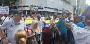 Trabajadores venezolanos marchan por aumento salarial pese a promesa gubernamental