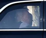 Trump comparece ante la Corte Suprema en histórico caso sobre ciudadanía por nacimiento