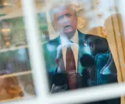 Trump insta al papa León a reconocer la amenaza nuclear iraní en medio de tensiones bélicas