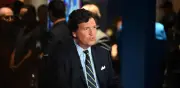 Tucker Carlson se disculpa por apoyar a Trump: 'Me atormentará por mucho tiempo'