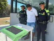 Turista extranjero recupera cadenas de oro tras raponazo en Cartagena gracias a rápida acción policial