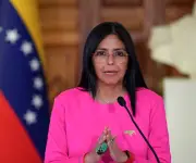 Venezuela sube salario mínimo a US$240 y pensiones a US$70