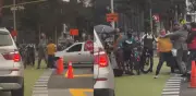 Violenta pelea entre conductor y ciclista en Bogotá tras presunto choque