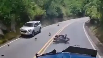 Accidente en Antioquia: motociclista choca contra tractomula en Cisneros