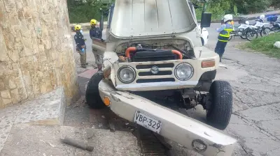 Accidente en Cali: guala choca contra predio y deja seis heridos