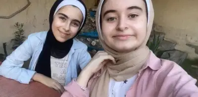 Adolescentes de Gaza convierten escombros en ladrillos sostenibles y ganan premio