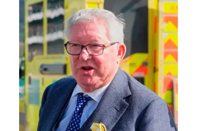 Alex Ferguson hospitalizado tras sentirse indispuesto en Old Trafford