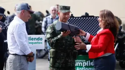 Antioquia entrega 5 antidrones y 75 motos al Ejército por $8.300 millones