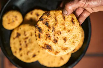 Arepa colombiana: un viaje gastronómico por sus variedades regionales
