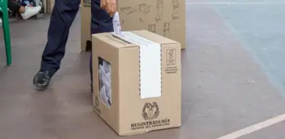 AtlasIntel podrá seguir publicando encuestas mientras el CNE define su situación