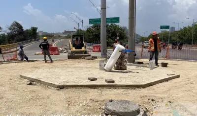 Avanzan obras de glorieta en la calle de la Media Luna en Cartagena